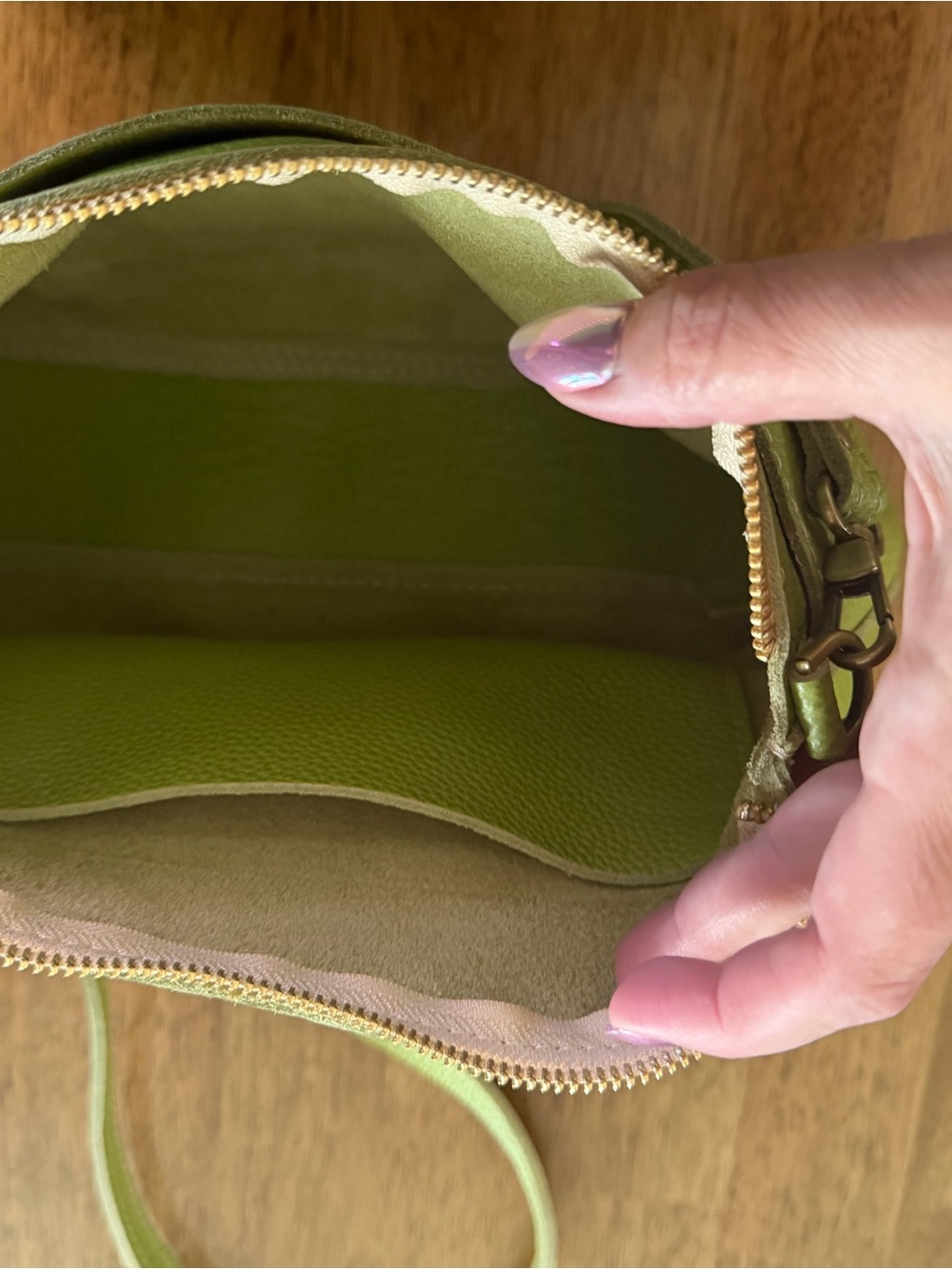 Portland Leather Goods Large Poppy- Leather Crossbody Bag - Picture 4 of 4